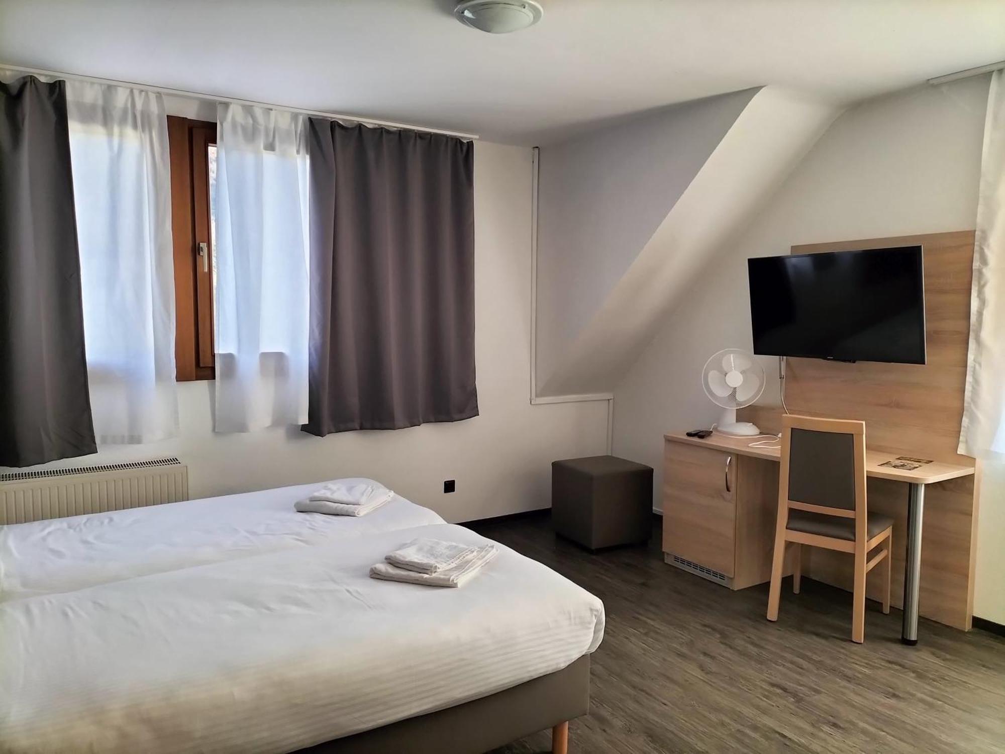B3 Hotel Niederfell 部屋 写真